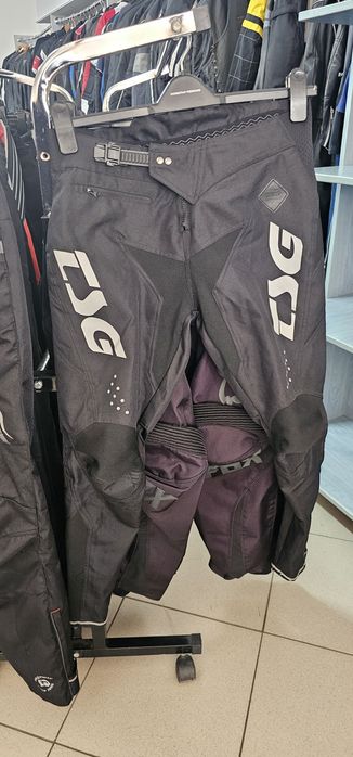 Pantaloni moto mai multe mărimi și modele