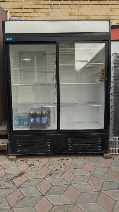 Витринный холодильник