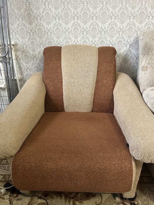 Продам диван с креслами