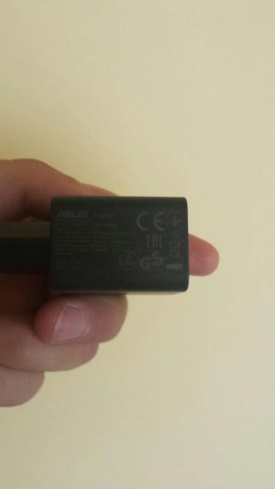 Vând alimentator Asus