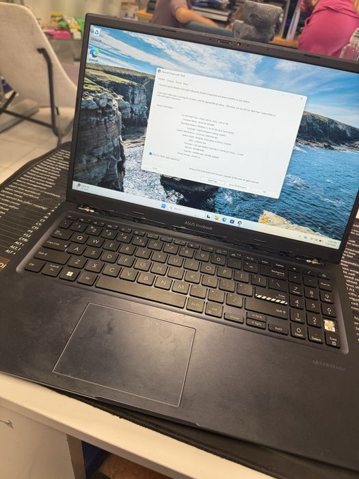 ASUS Vivobook 15 i5-13420H 8GB SSD 512GB Foarte Uzat