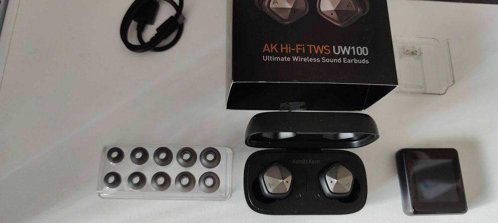 Fiio M5 Hi-Res player+Astell&Kern UW 100 true wireless слушалки