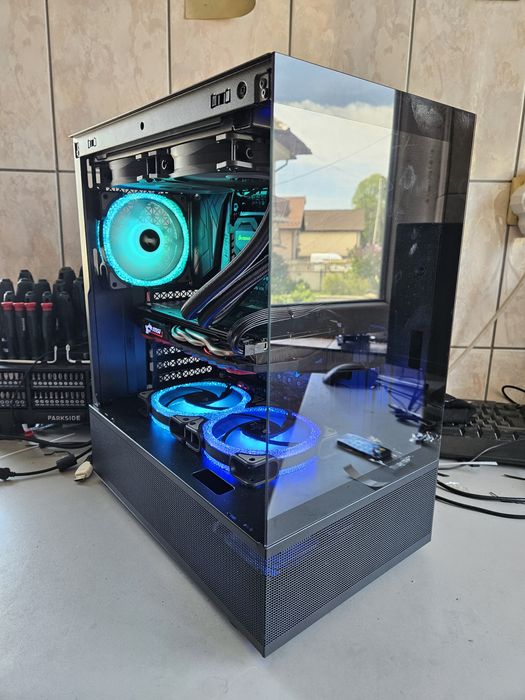 Unitate PC Gaming i7 7700K video 8GB RX 580 16GB RAM SSD
