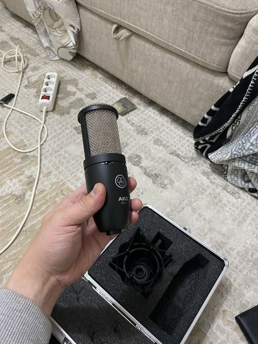 Микрофон AKG P220