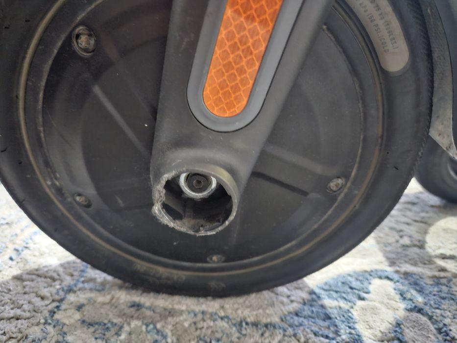 Продается электро самокат найнбот ф20А