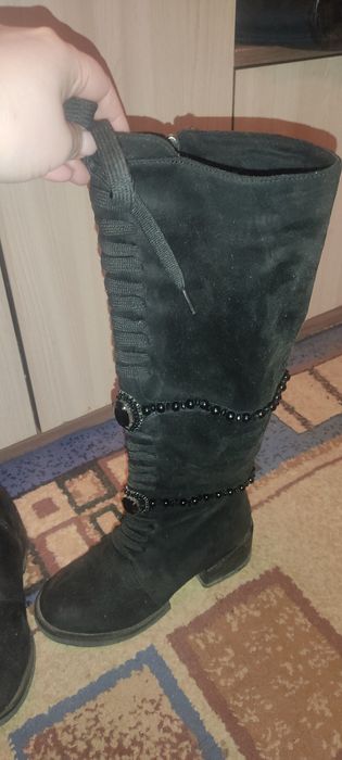 Демисезонные сапоги. Цена. 1500.