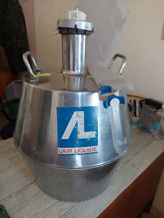 Контейнер за съхранение на осеменителен материал 25л