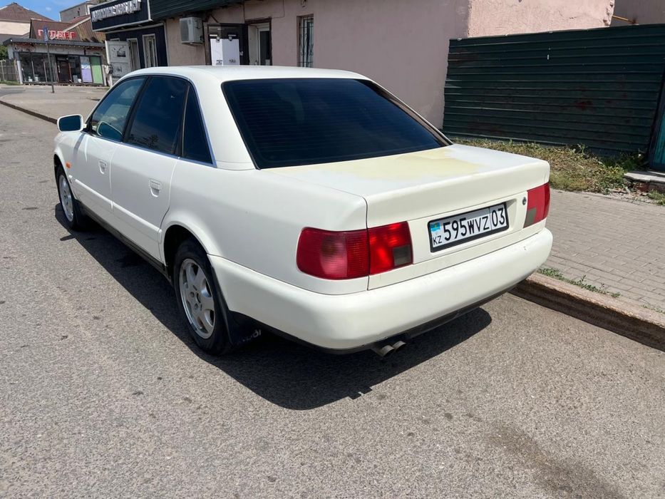 Продам автомобиль Ауди А6 С4