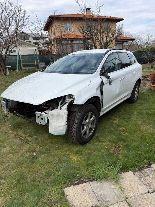 XC60 2016 шаси, автоматични скорости, цилинрова глава-оборудвана-d5244t21, кожен салон и т.н