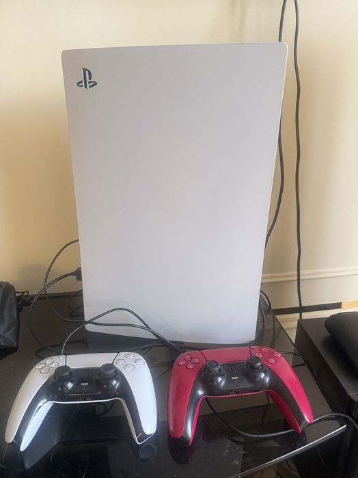 Продам PlayStation 5 (с дисководом) + 2 геймпада
