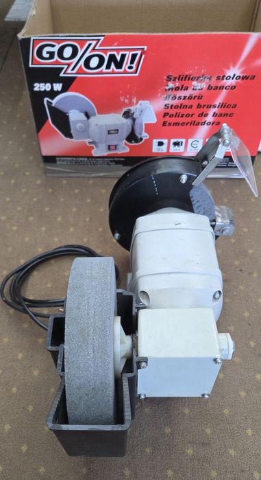 Polizor de banc cu polizare umeda