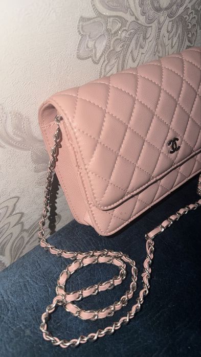Нежная розовая сумка от бренда Chanel