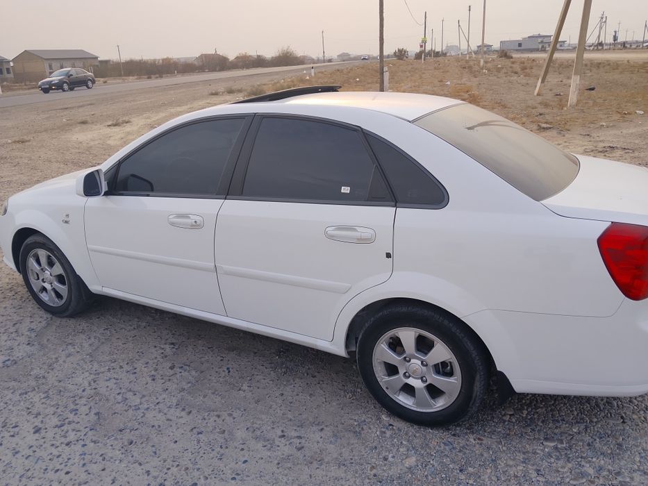 Mashina sotiladi jentra