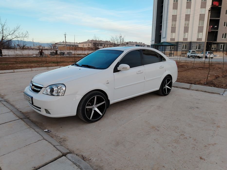 Lacetti 1.8   tez sotiladi