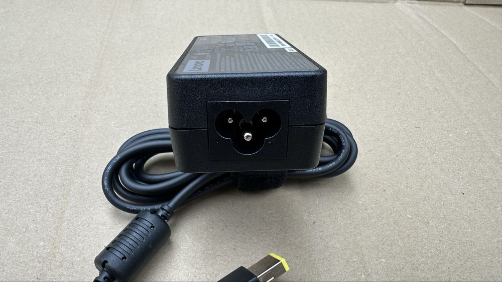 Оригиналнo Lenovo зарядно 20V / 3.25A / 65W / 01FR050 / Лаптоп PC