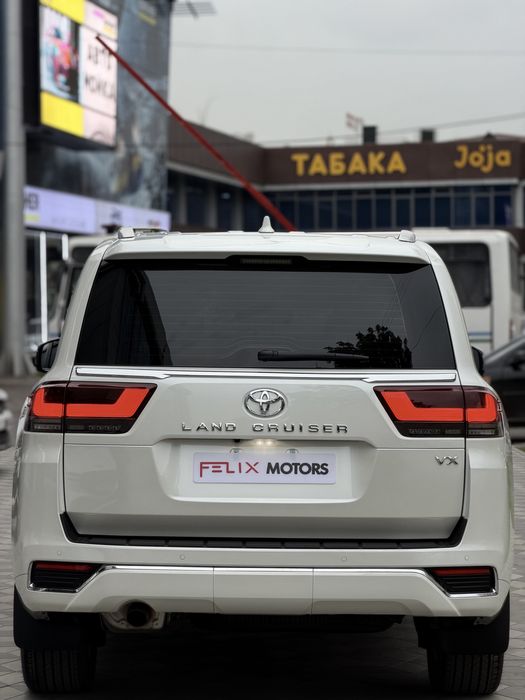 Toyota Land Cruiser LC300