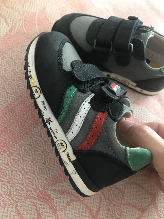 Кроссовки турецкие