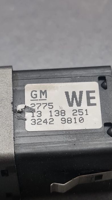 Buton incalzire scaune fata GM 13138251 Opel Vectra 2005