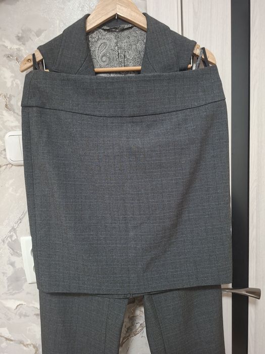 Продам костюм тройка