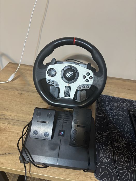 Игровой руль с педалями