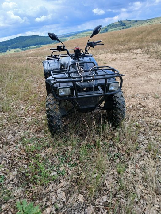 Vând atv linhai 300