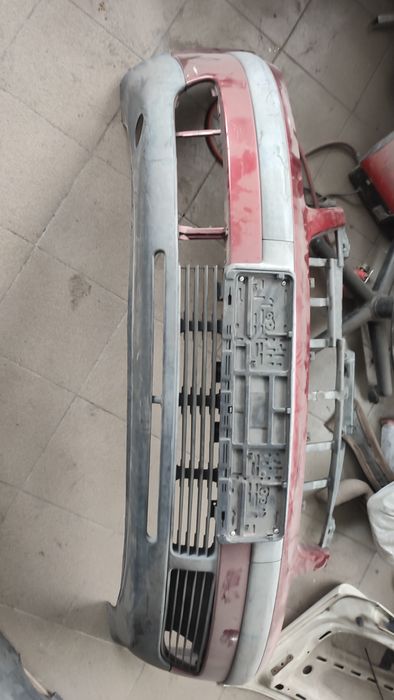 Передний бампер на Пассат в5