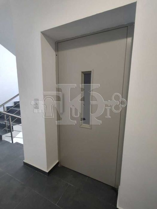 Продава се Четиристаен апартамент в Добрич, Център - 133 кв.м за 487 €/кв.м - Снимка #18