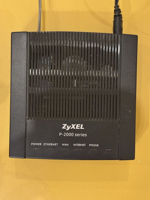 Продавам комплект за IP-телефония (VoIP): 1. ZyXEL P-2301R  2. 2. Panasonic KX-TS500FX