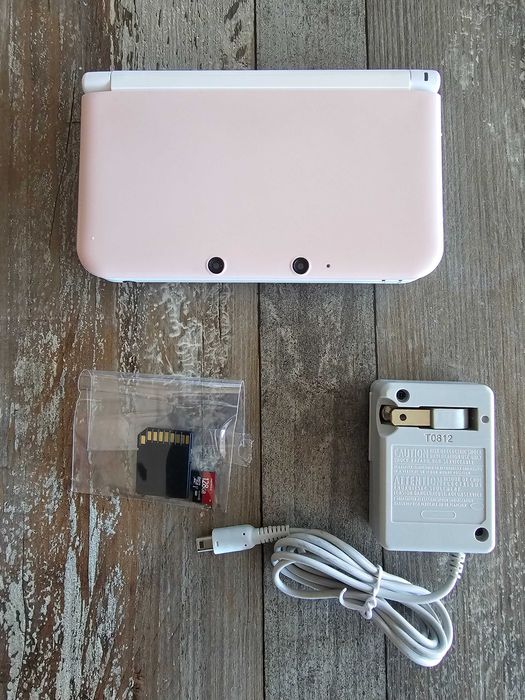 Nintendo 3DS XL конзола + 128Gb micro sd карта и адаптер