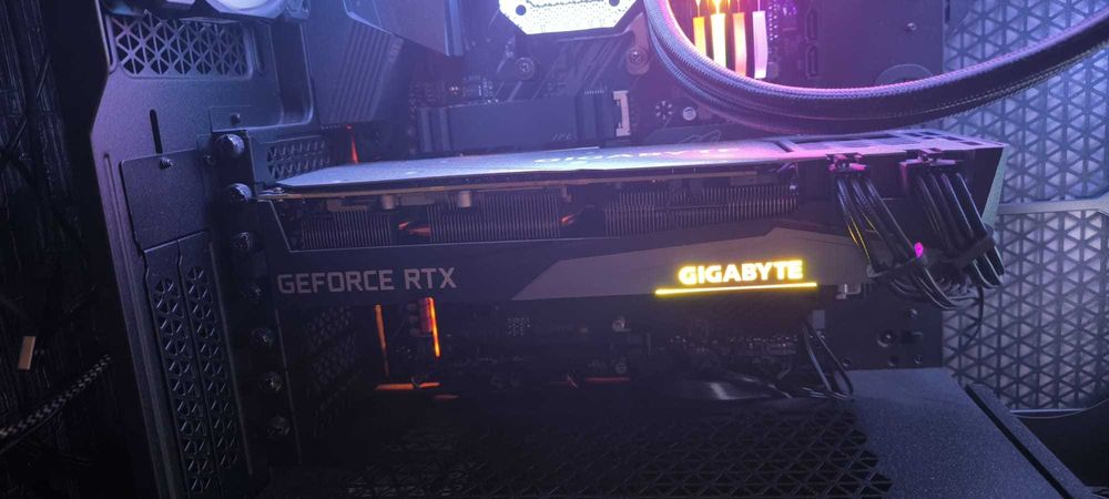 Placă video GIGABYTE GeForce RTX 3070, 8GB GDDR6 – stare foarte bună