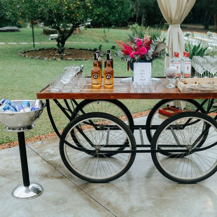 Masa festiva tip bar pentru ornamente si grădinărit cu roti bicicleta