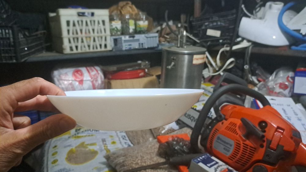 Керамични  керемиди и алпака съдинки от ресторант