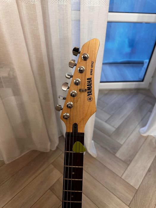 Электрическая гитара Yamaha