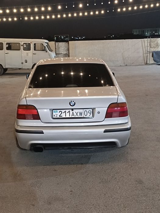 Продам машину БМВ е39