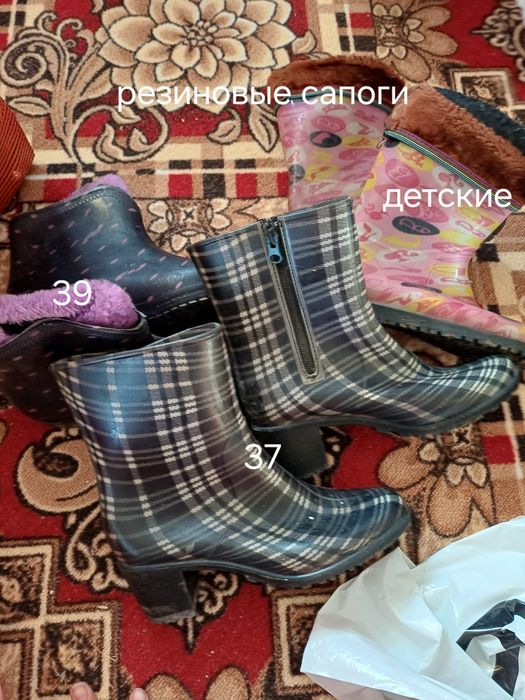 Отдам обувь для девочки  и женскую