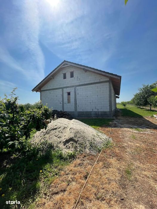 De vânzare – Casă nouă în roșu, sat Sârbi, comuna Sarbi (Bihor)