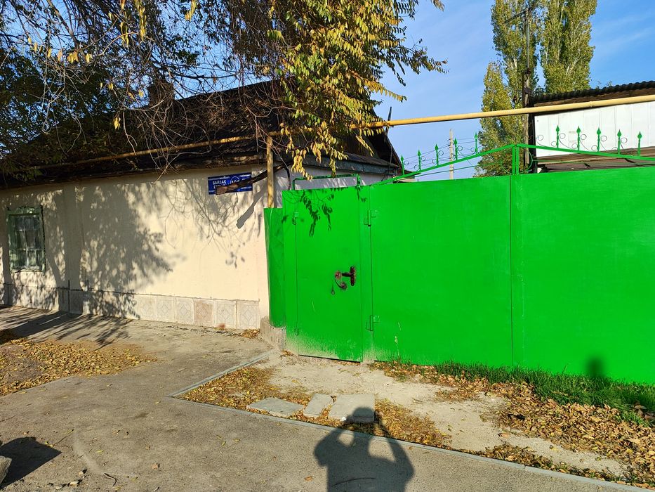 Сдаётся в центре города времянка на долгий срок ул Байзак батыр 101