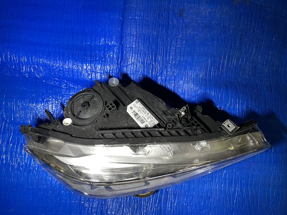 Far BMW seria 3 F30 F31 LCI Facelift 2015 - 2019 far Dreapta stanga