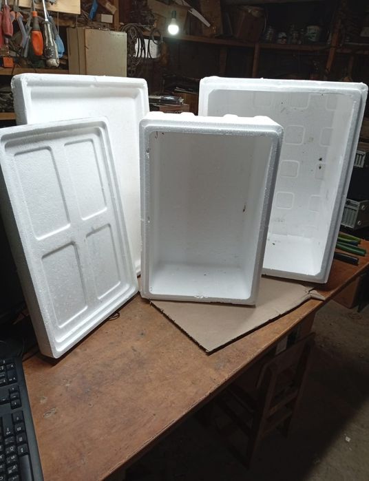 Пластиковый холодильник