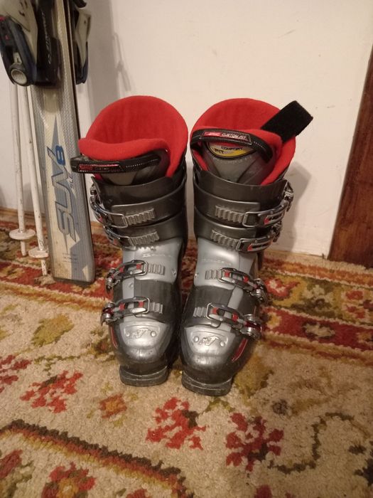 Echipament ski, in stare buna.