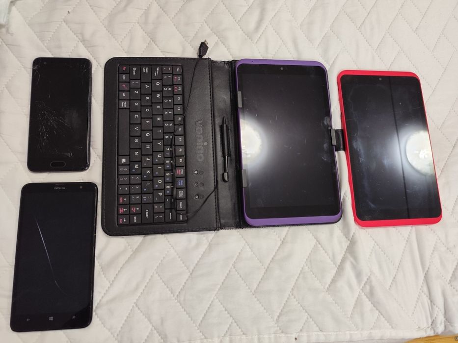 Vând tablete și telefon