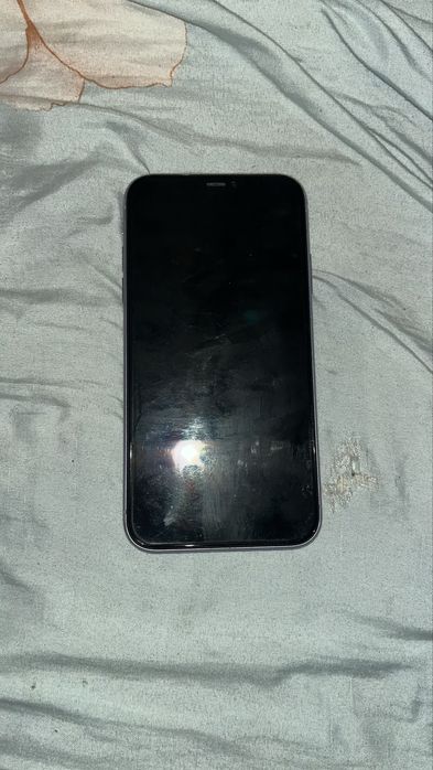 Продам айфон 11