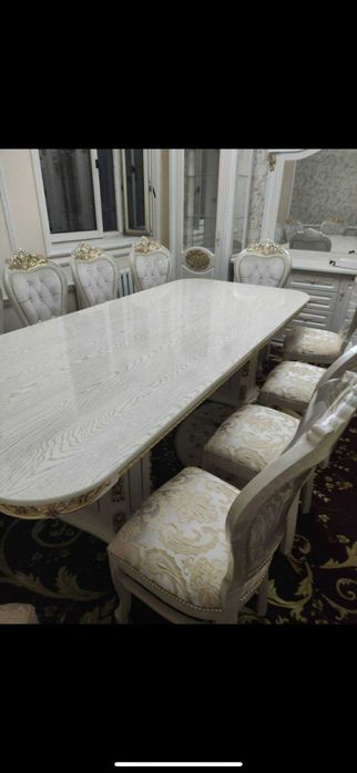 Продаются мебель для гостиной стол, стулья, комод, пенал