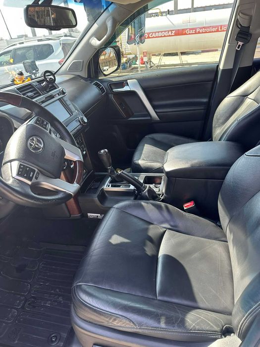 Toyota Land Cruiser 150 D-4D  Full Option , 7 locuri , stare ireprosabila si fara accident in istoric.