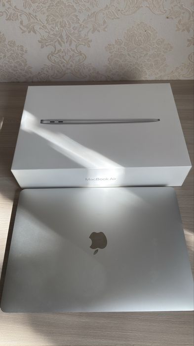 Продаю MacBook Air M1/8/256, Silver