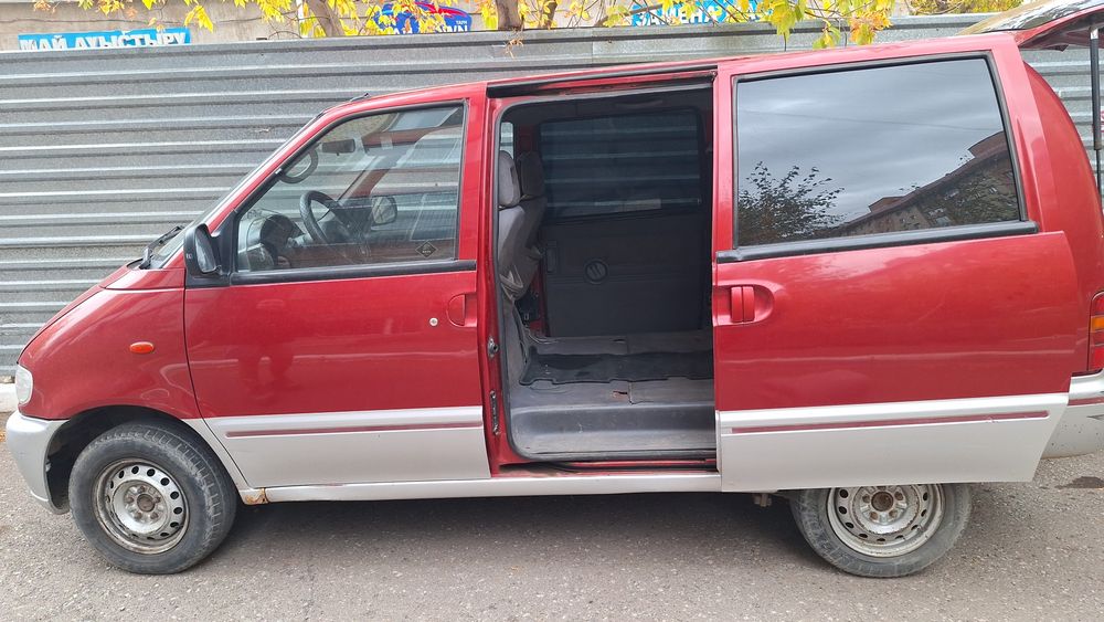 Продам Ниссан Серена