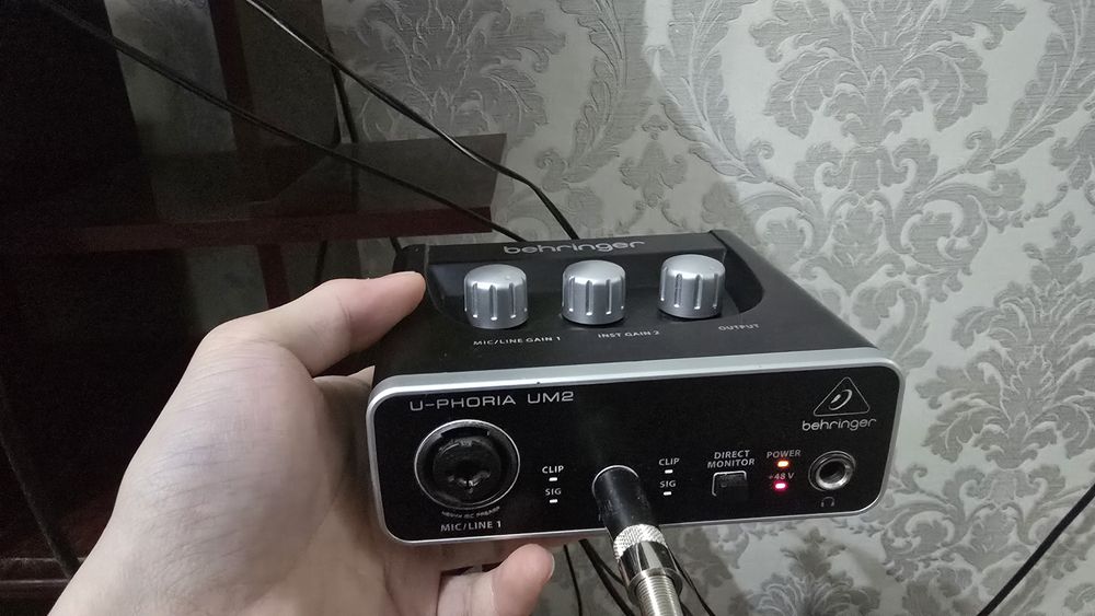 Звуковая карта Behringer U-Phoria um2
