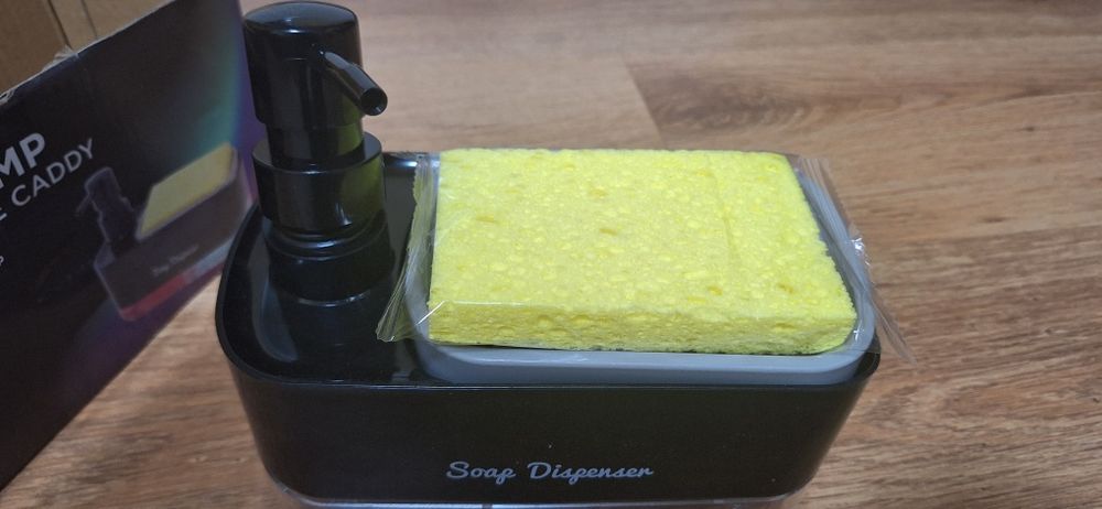 Dozator de  bucătărie cu burete nou