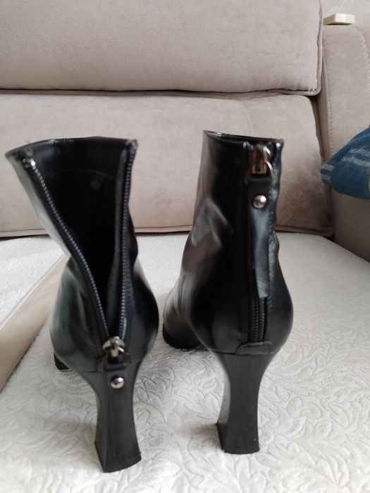 Продам сапожки весенние