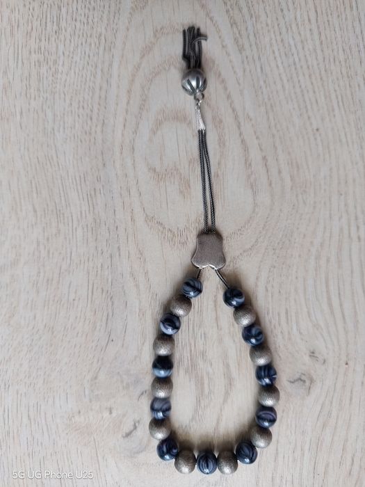 Старинна сребърна броеница